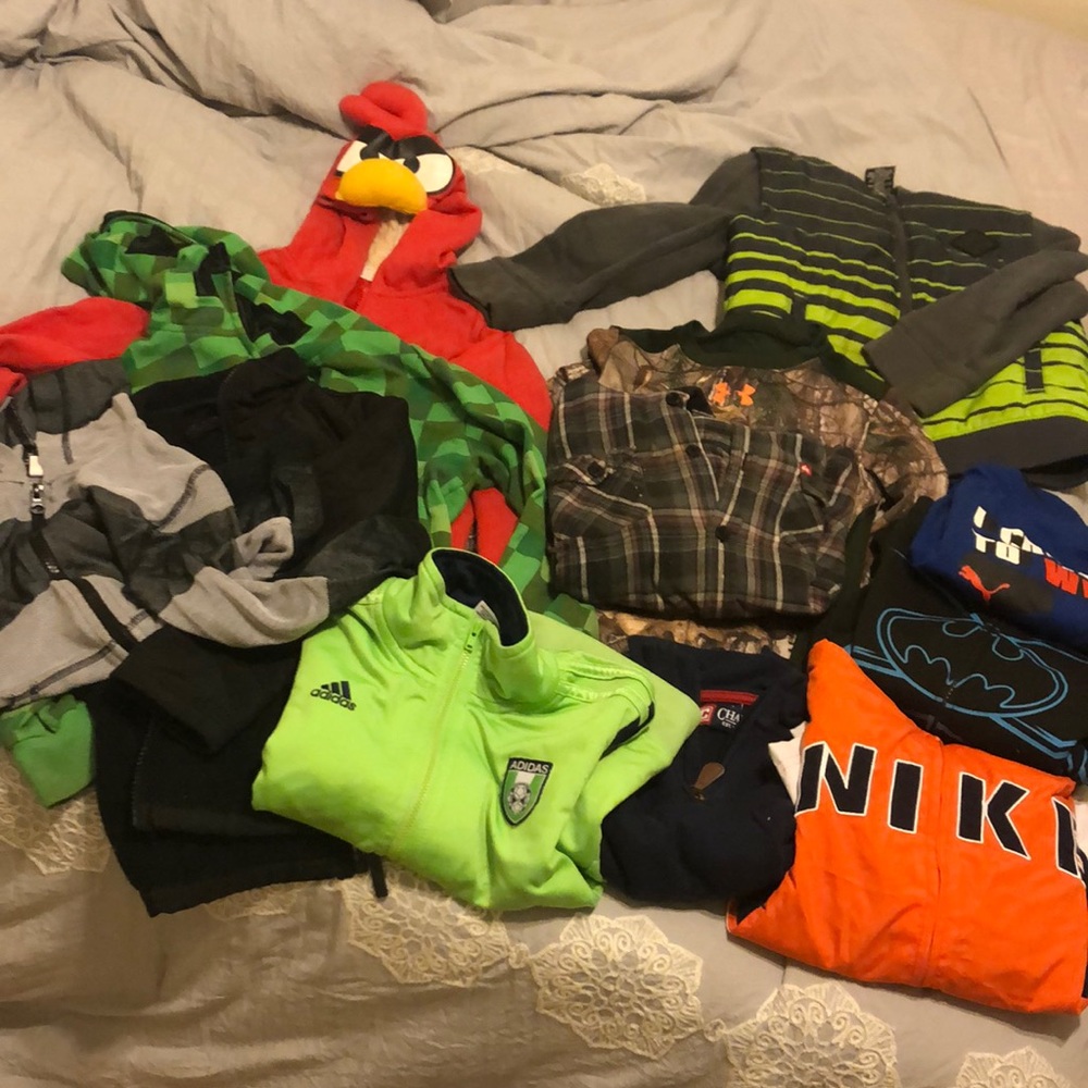 BUNDLE OF 5 LBS OF BOYS SHIRTS/JACKETS SIZE 5-6